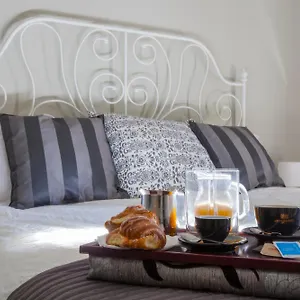  Couette-café Un Attimo A Italie